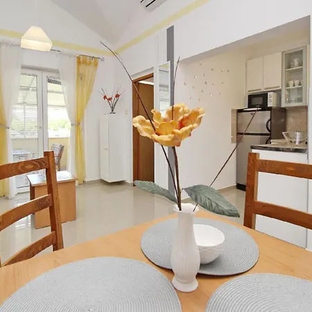Apartment In Mit Eigenem Balkon *
