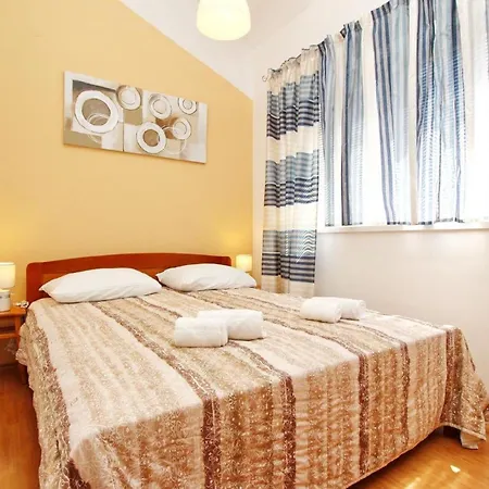 Apartment In Mit Eigenem Balkon